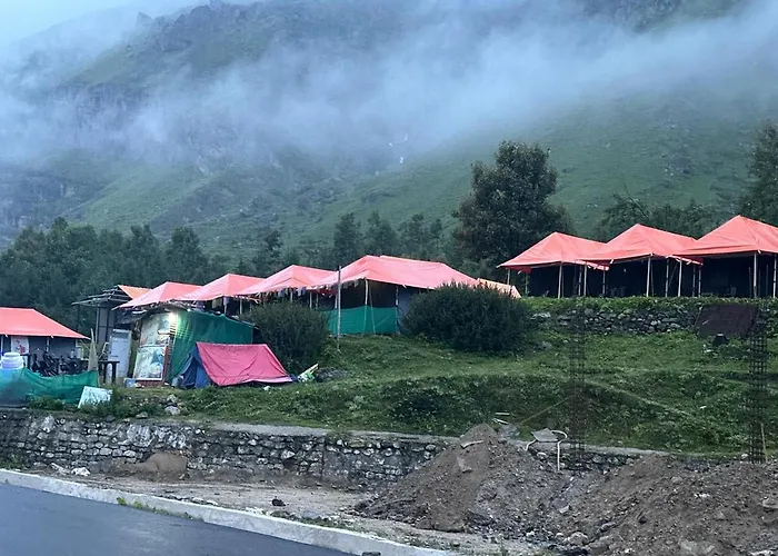 Buddy Hikers Stay Badrinath