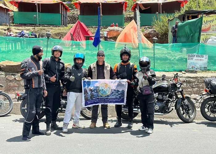 Buddy Hikers Stay Badrinath