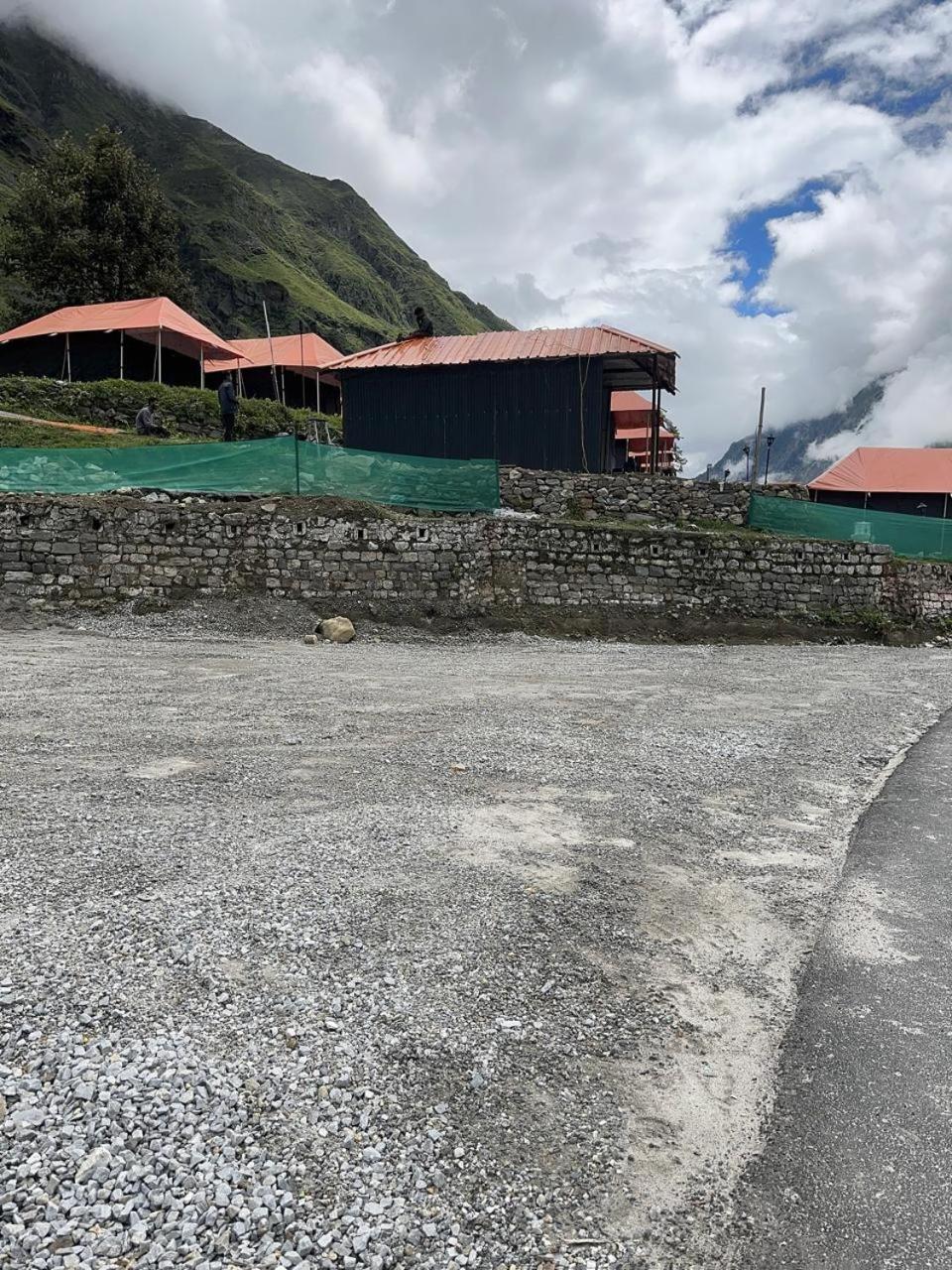 Buddy Hikers * Badrinath